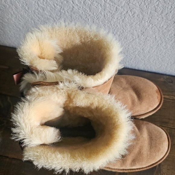 Ugg Bailey Bow II Boots - like new - Picture 7 of 7